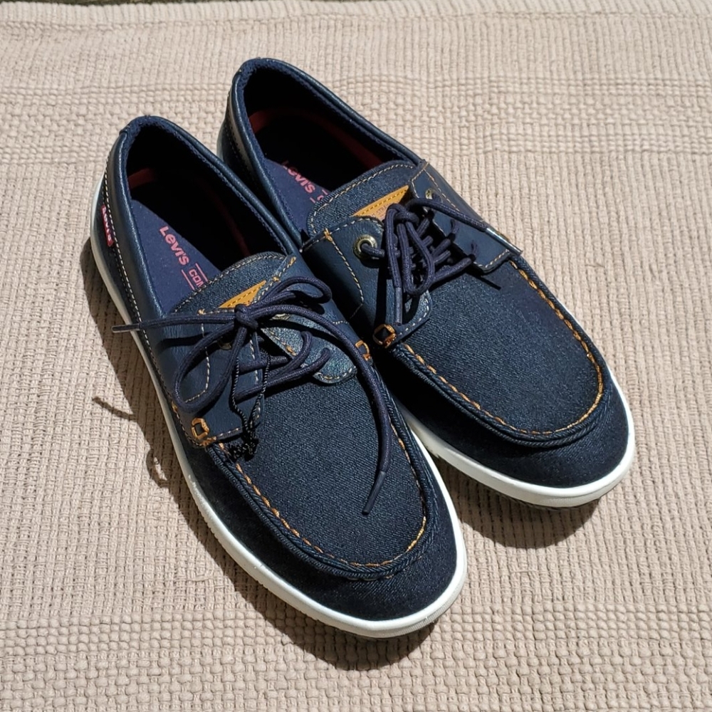 Levi's casual slip on loafer